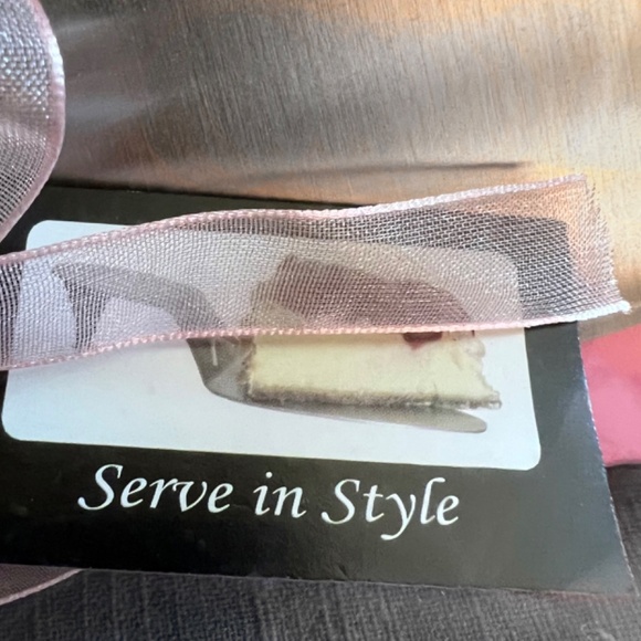 High Heel Cake Server - Picture 5 of 6